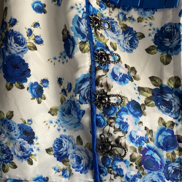 Floral Clearlove dress in blue, white and green - Picture 2 of 9